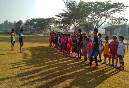 Latihan Perdana Sekolah Sepak Bola (SSB) Putra Gadingsari