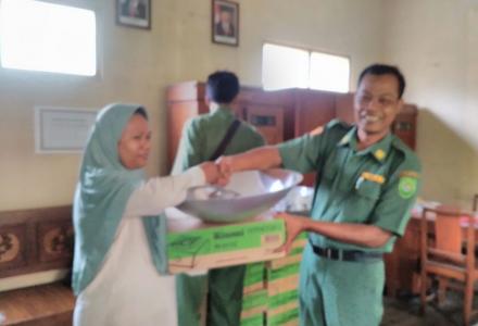 Penyerahan Bantuan bagi Pelaku Usaha Mikro Desa Gadingsari