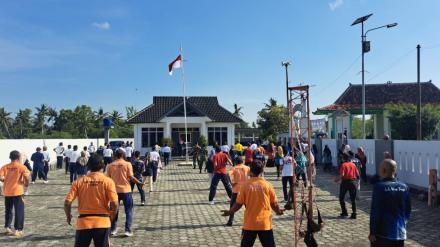 Lurah dan Pamong Kalurahan Gadingsari Menghadiri Senam Lintas Instansi.